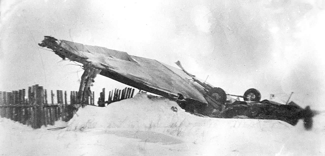 25 декабря 1942 года. Аэродром Янаул. Ли2 1942. Ли-2 самолет катастрофа. Самолеты 1942.